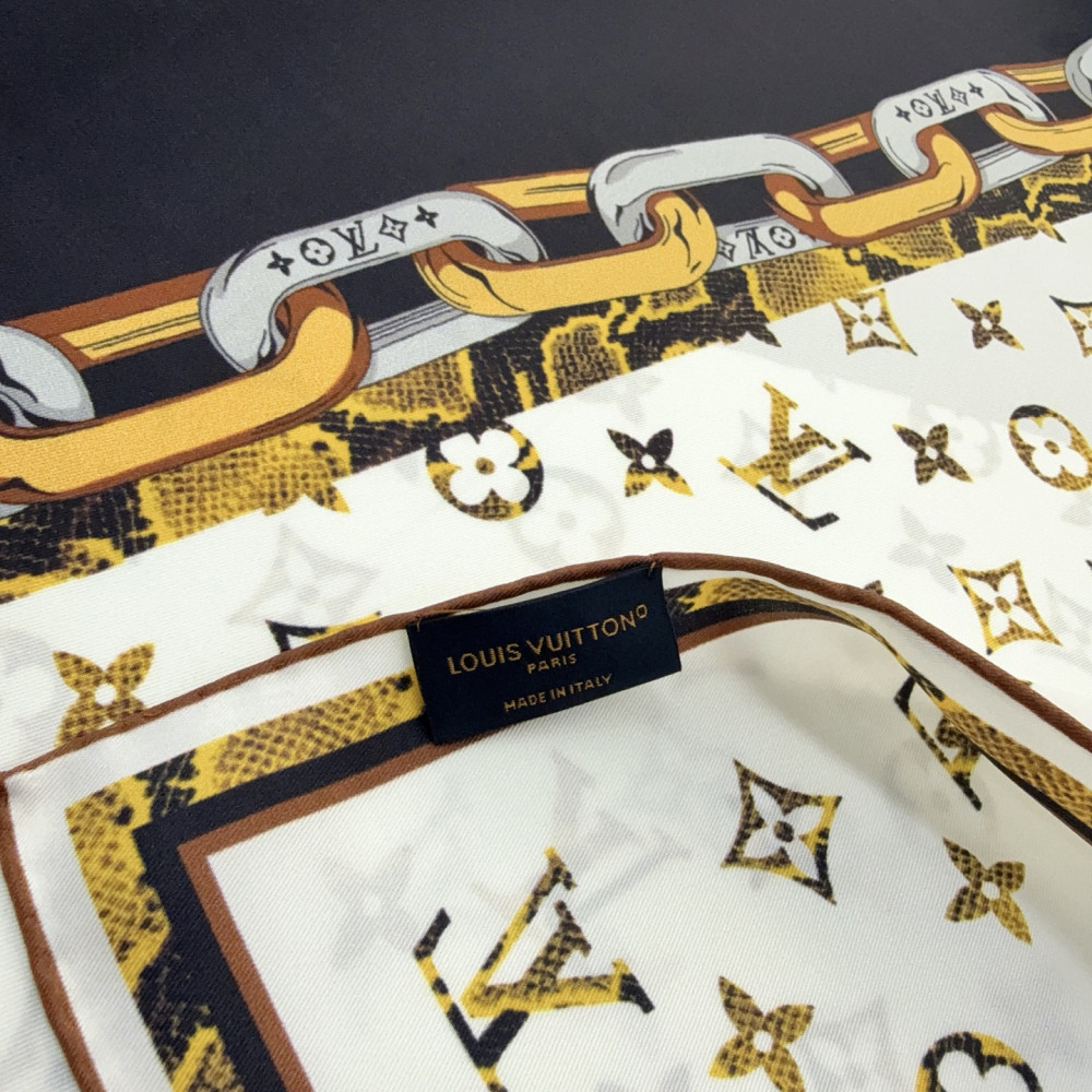 Louis Vuitton 100% Mulberry Silk 90cm Scarf!  
