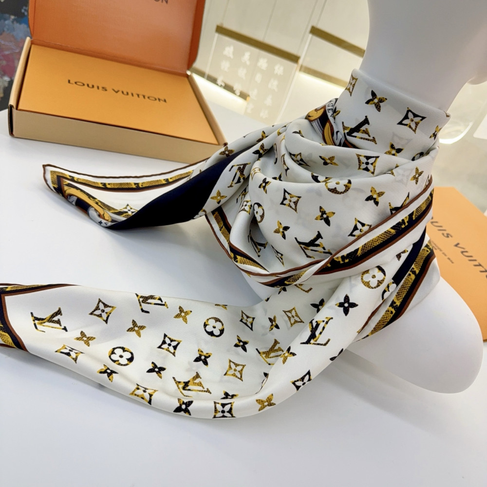 Louis Vuitton 100% Mulberry Silk 90cm Scarf!  