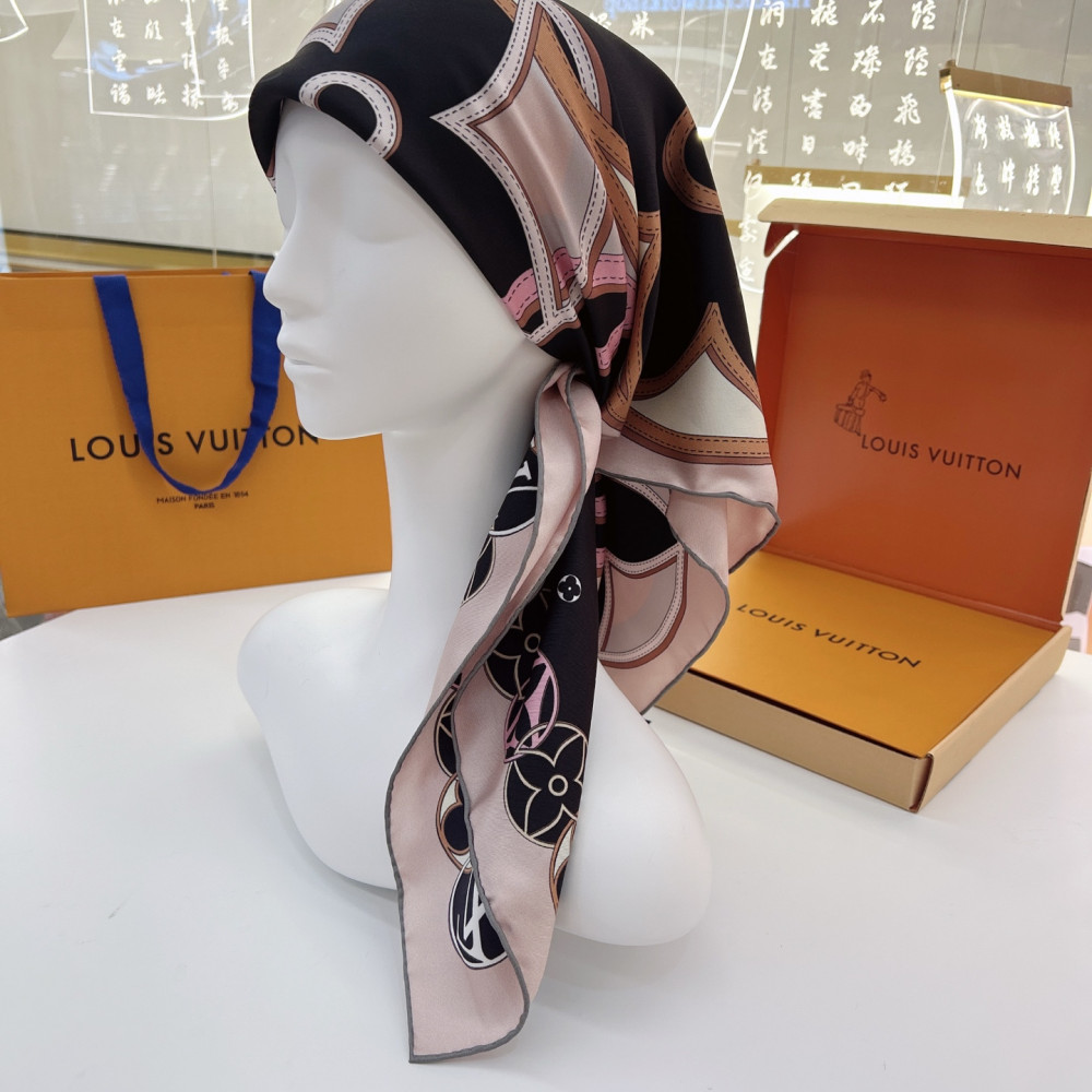 Louis Vuitton 100% Mulberry Silk 90cm Scarf!  