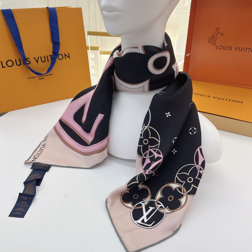 Louis Vuitton 100% Mulberry Silk 90cm Scarf!  