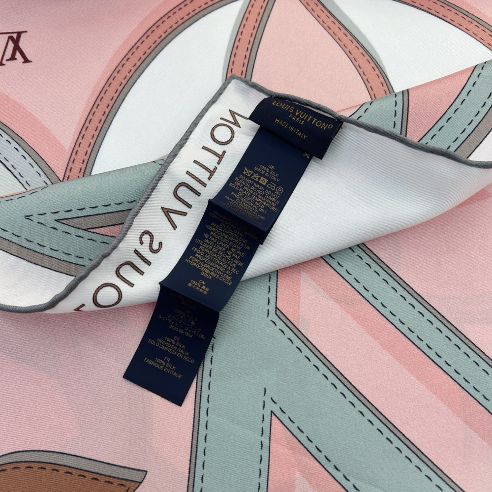 Louis Vuitton 100% Mulberry Silk 90cm Scarf!  