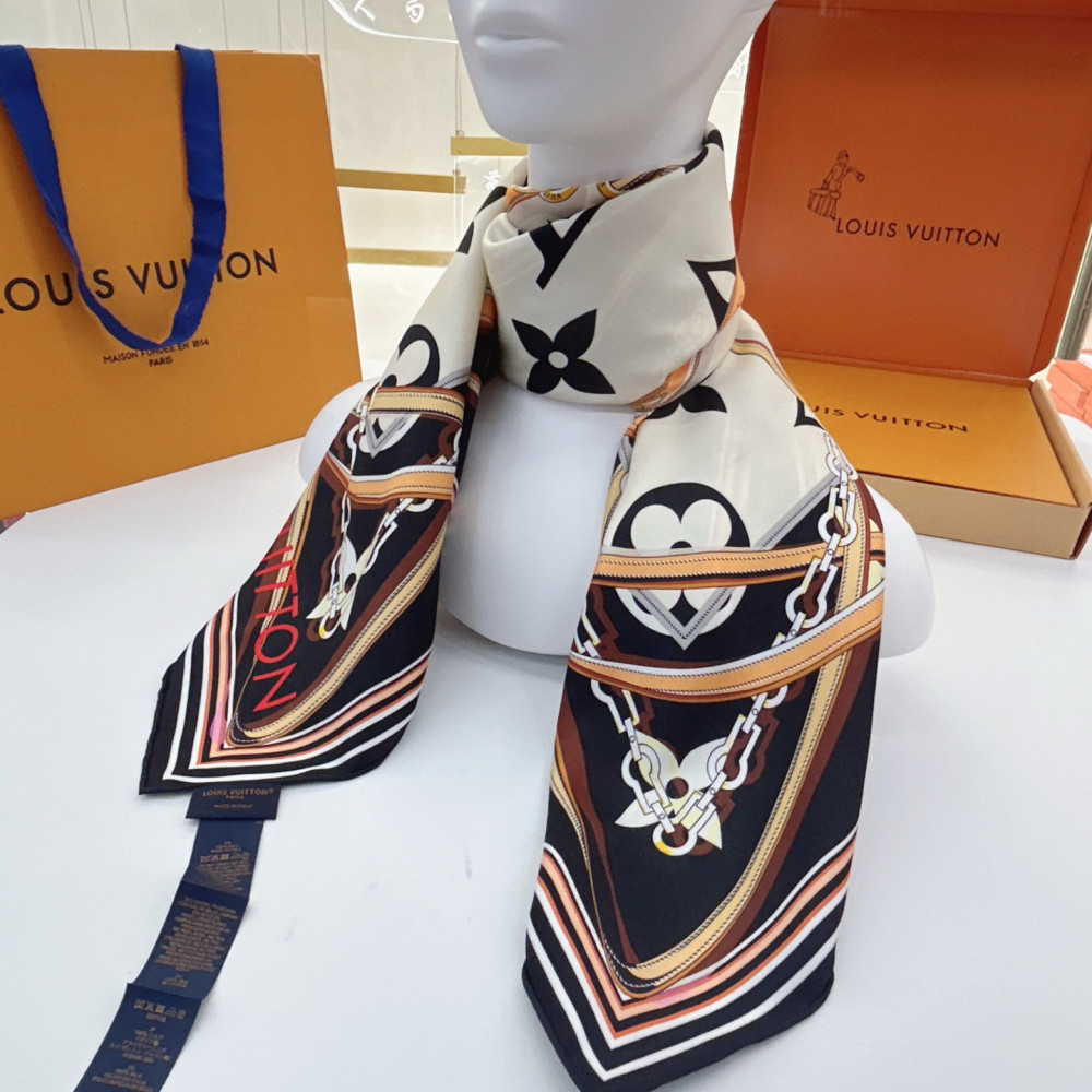 Louis Vuitton 100% Mulberry Silk 90cm Scarf!  