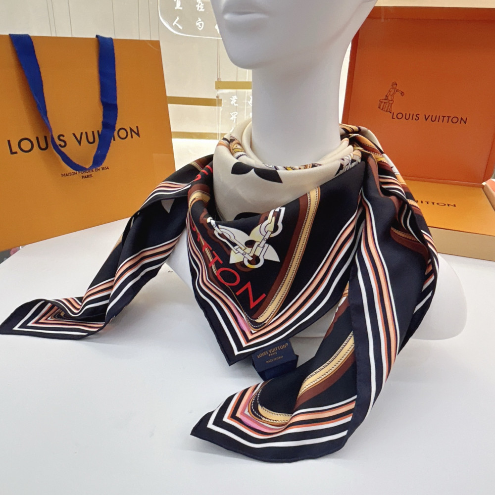 Louis Vuitton 100% Mulberry Silk 90cm Scarf!  