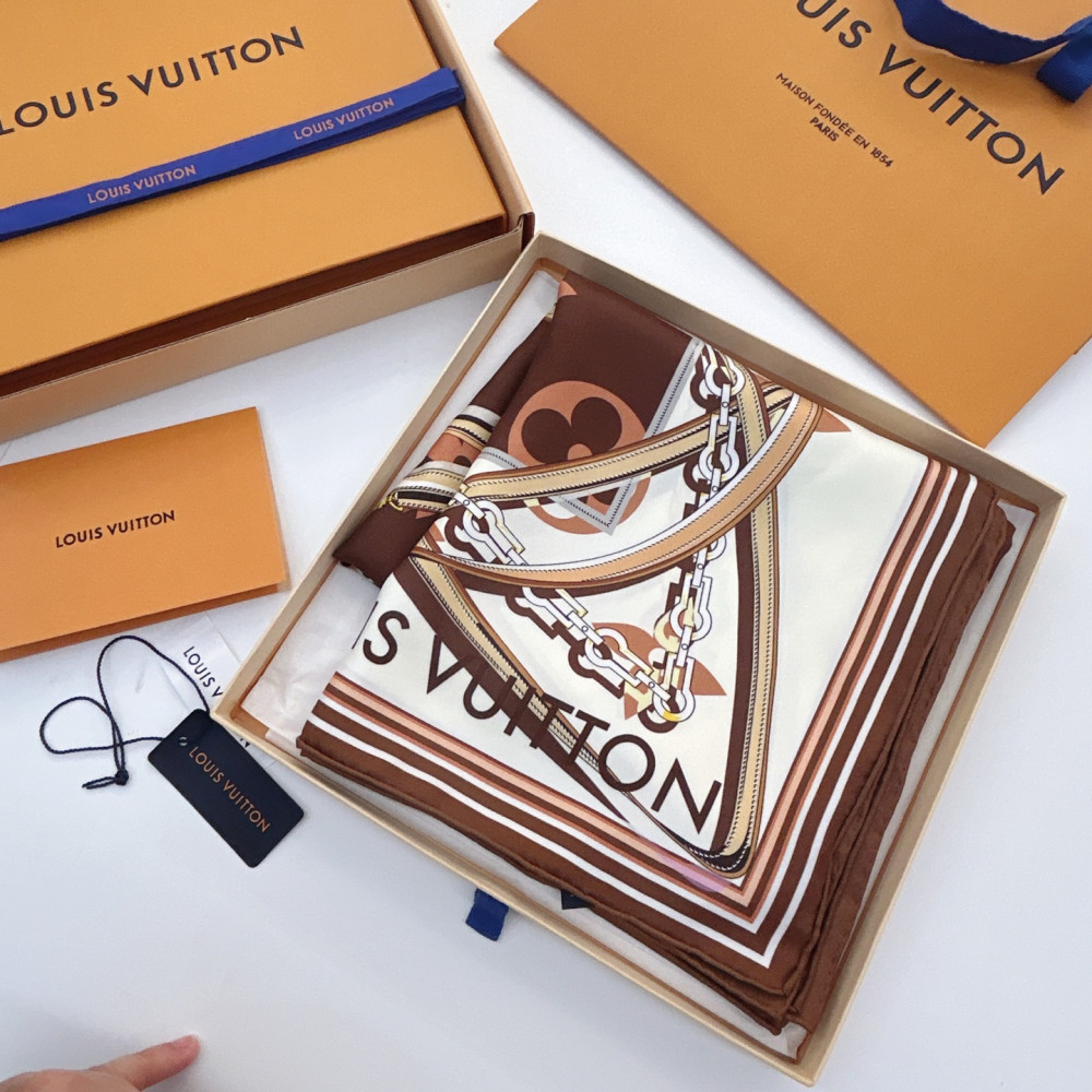 Louis Vuitton 100% Mulberry Silk 90cm Scarf!  
