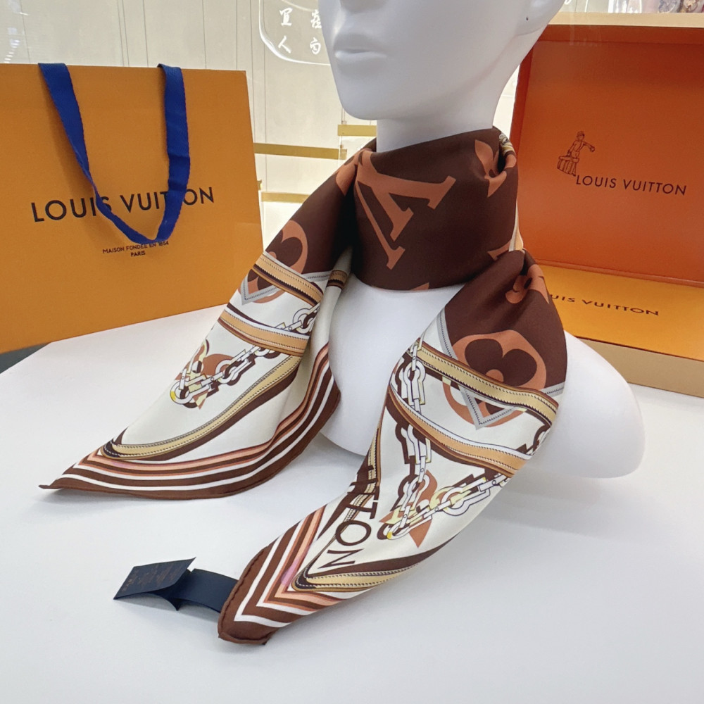 Louis Vuitton 100% Mulberry Silk 90cm Scarf!  