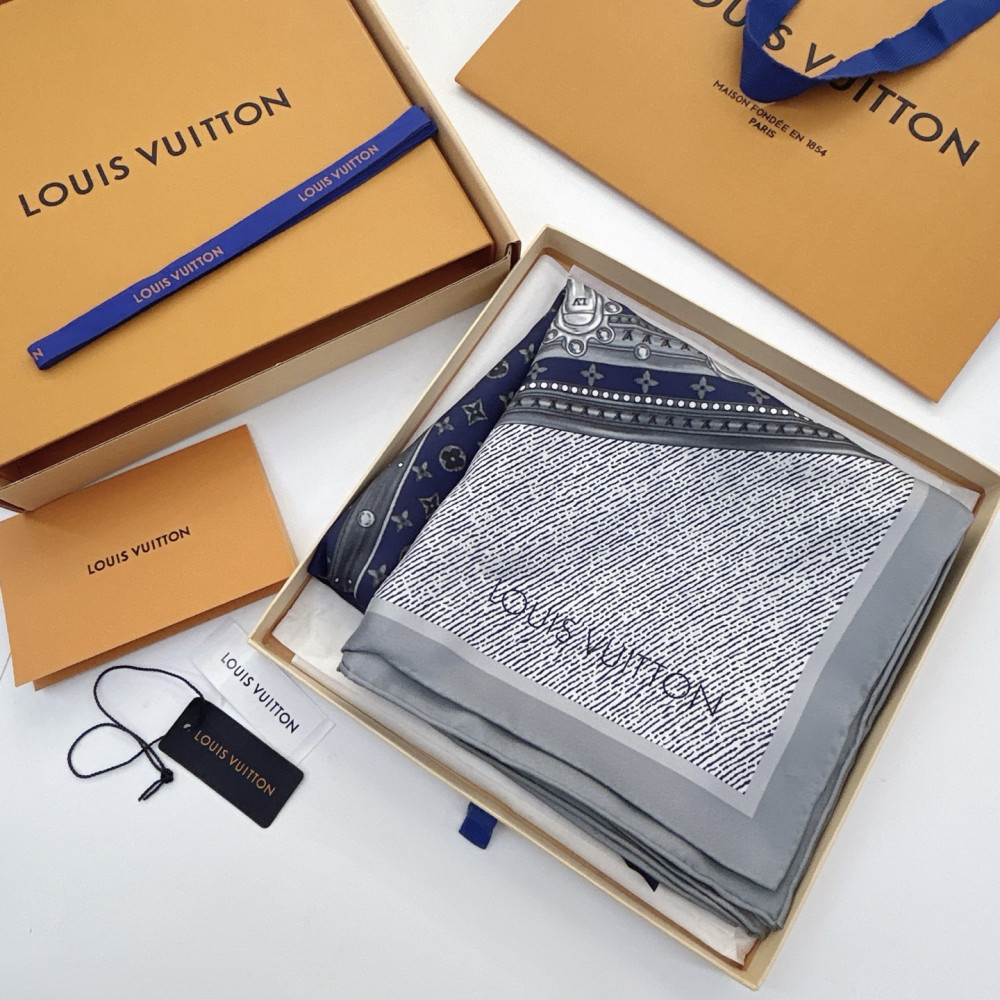 Louis Vuitton 100% Mulberry Silk 90cm Scarf!  