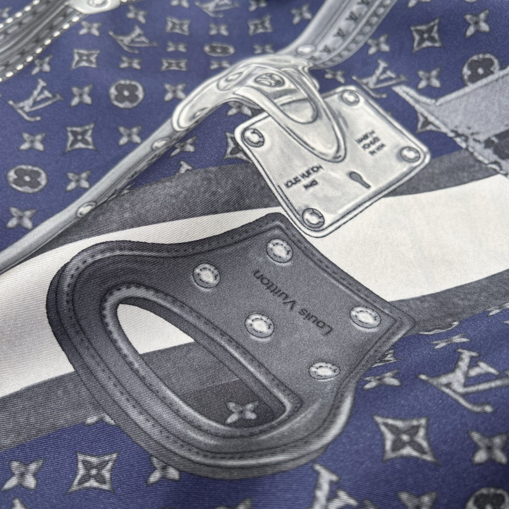 Louis Vuitton 100% Mulberry Silk 90cm Scarf!  