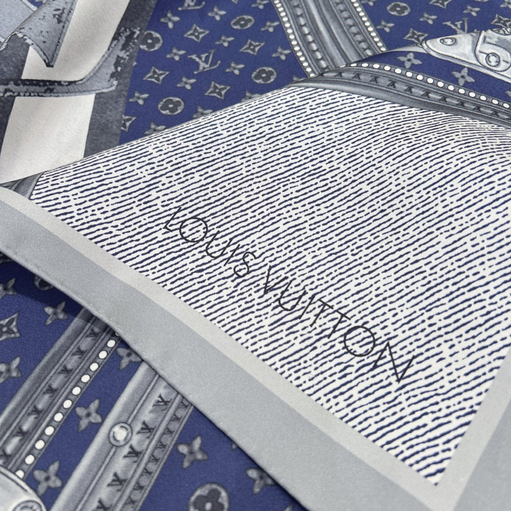 Louis Vuitton 100% Mulberry Silk 90cm Scarf!  