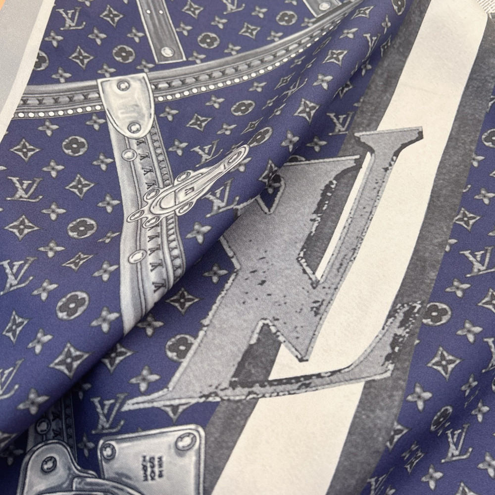 Louis Vuitton 100% Mulberry Silk 90cm Scarf!  