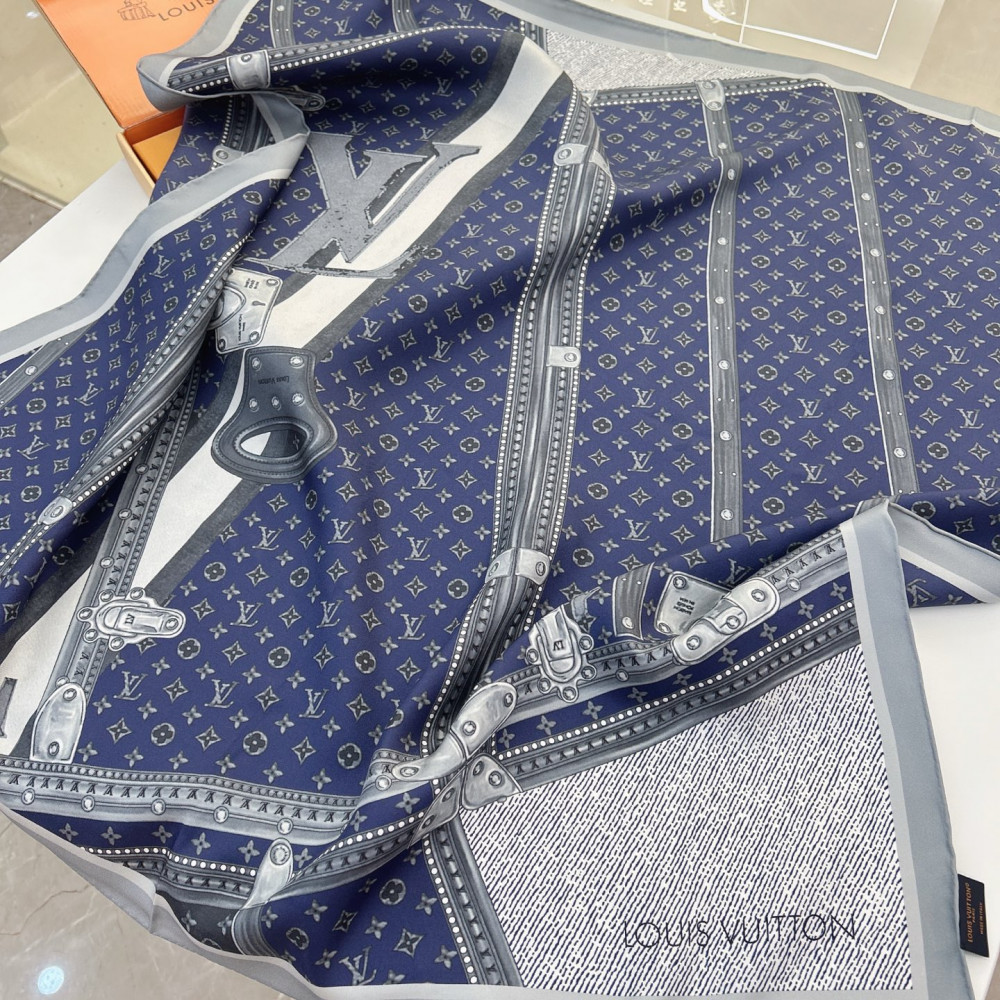 Louis Vuitton 100% Mulberry Silk 90cm Scarf!  