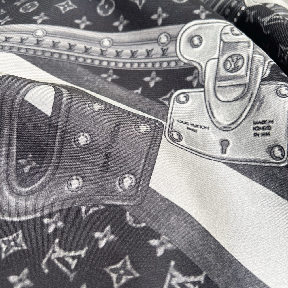 Louis Vuitton 100% Mulberry Silk 90cm Scarf!  