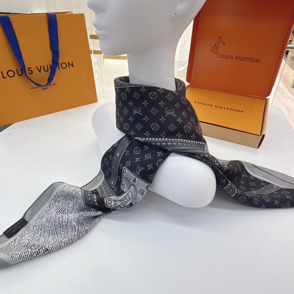 Louis Vuitton 100% Mulberry Silk 90cm Scarf!  