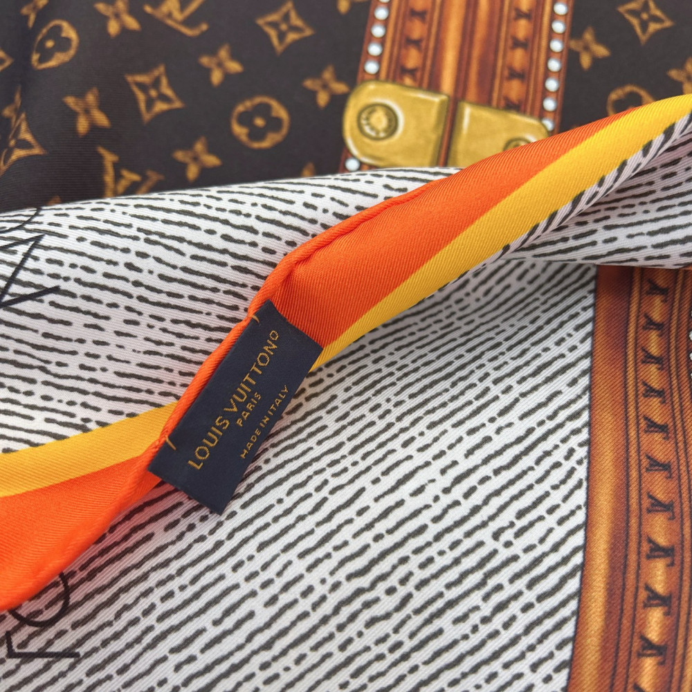 Louis Vuitton 100% Mulberry Silk 90cm Scarf!  