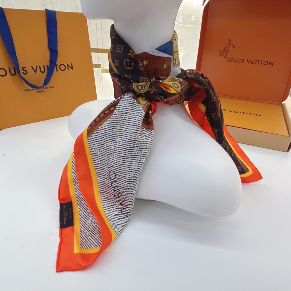 Louis Vuitton 100% Mulberry Silk 90cm Scarf!  