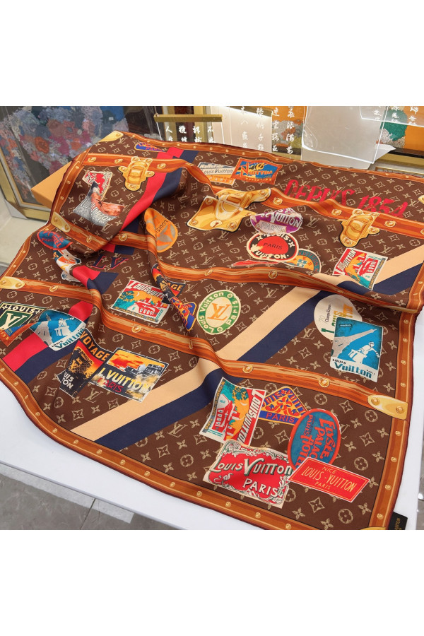 Louis Vuitton 100% Mulberry Silk 90cm Scarf!  