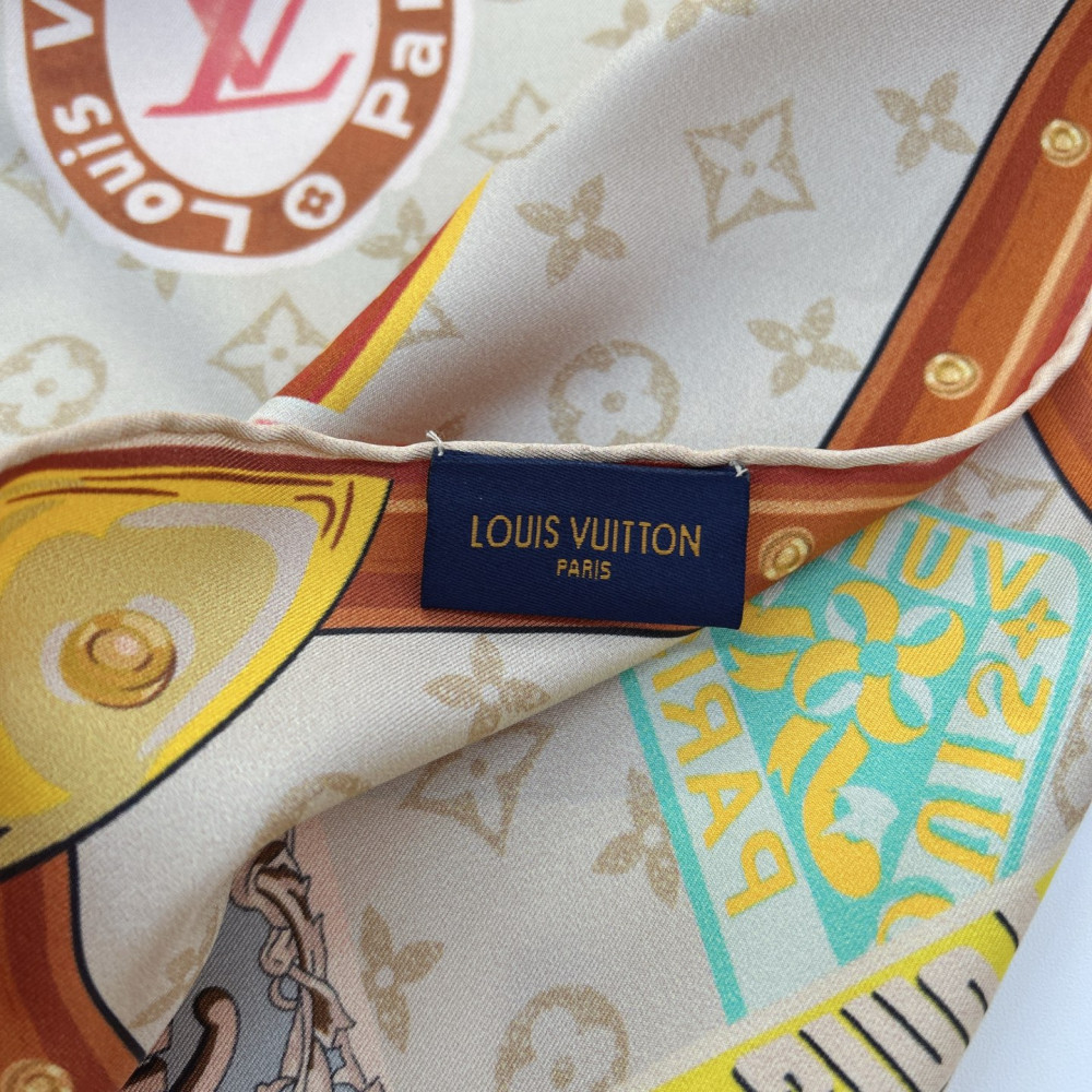 Louis Vuitton 100% Mulberry Silk 90cm Scarf!  