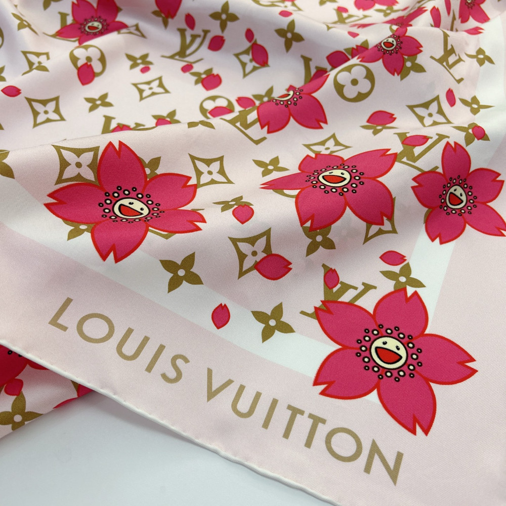 Louis Vuitton 100% Mulberry Silk 90cm Scarf!  