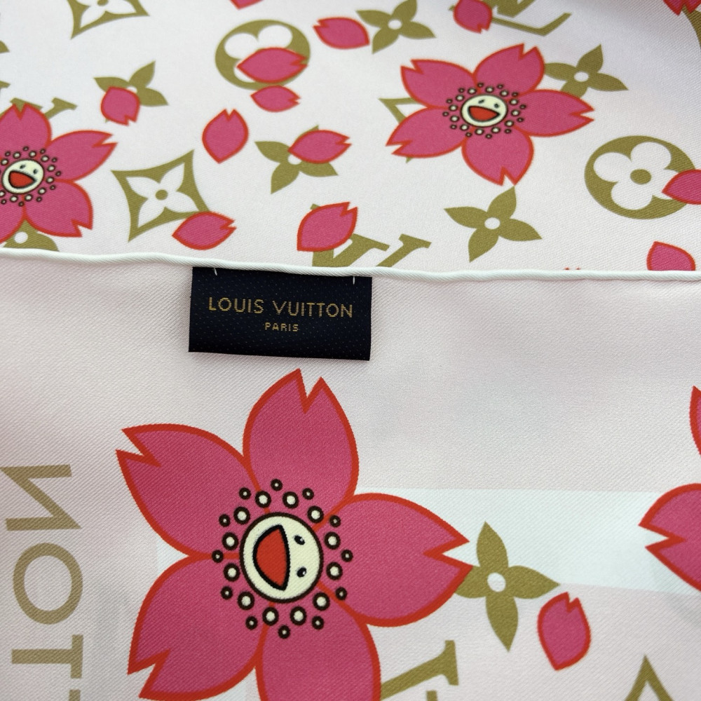 Louis Vuitton 100% Mulberry Silk 90cm Scarf!  