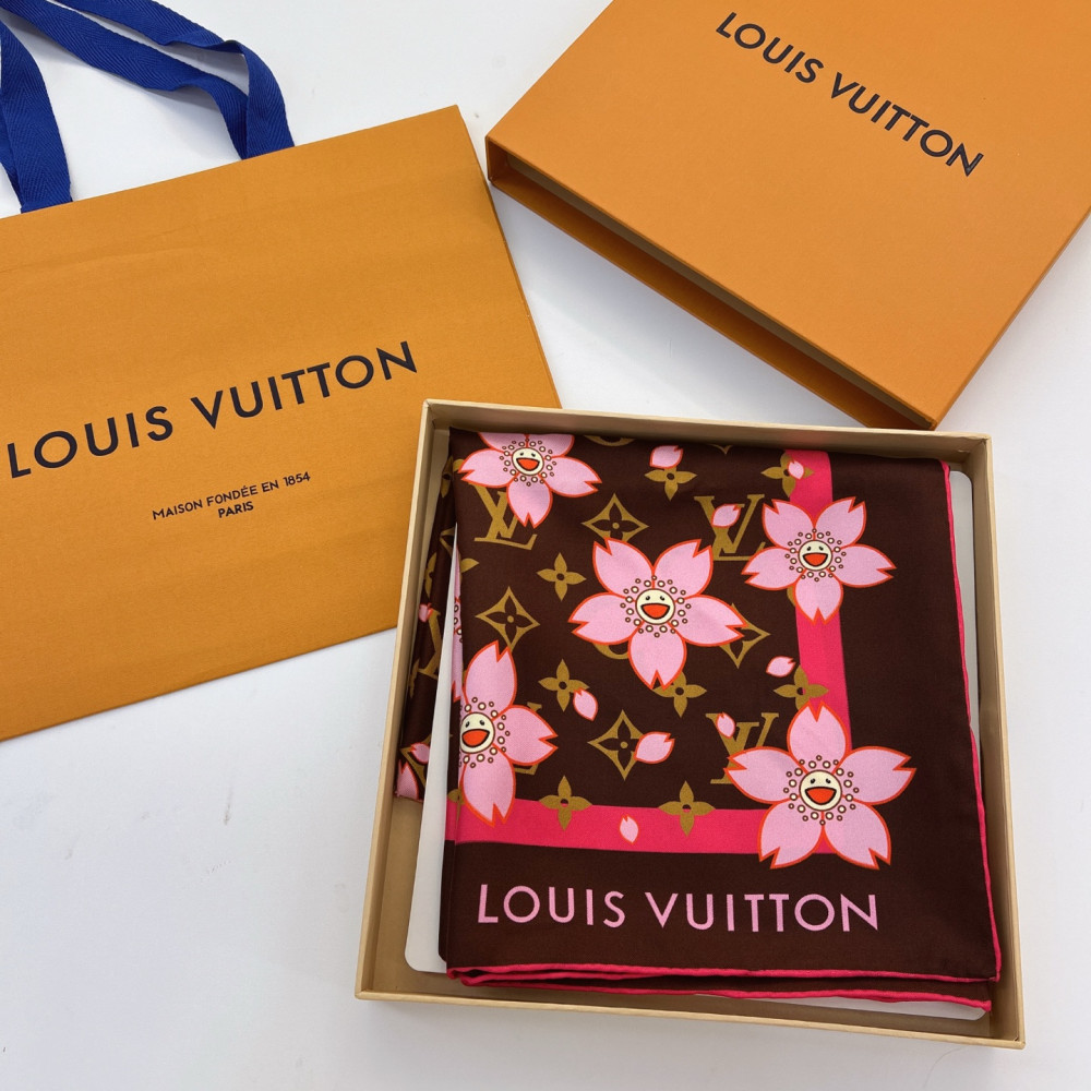 Louis Vuitton 100% Mulberry Silk 90cm Scarf!  