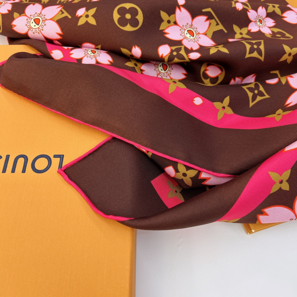 Louis Vuitton 100% Mulberry Silk 90cm Scarf!  