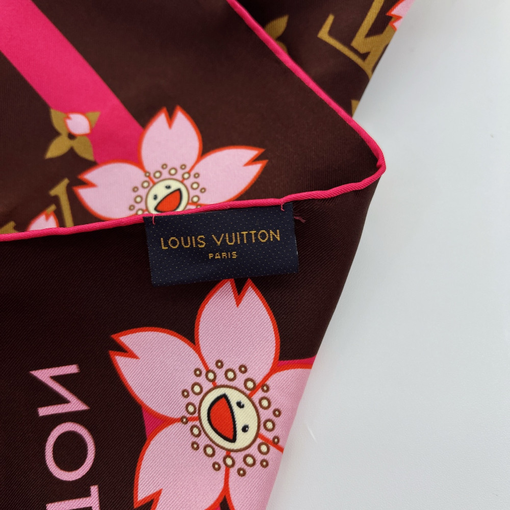 Louis Vuitton 100% Mulberry Silk 90cm Scarf!  