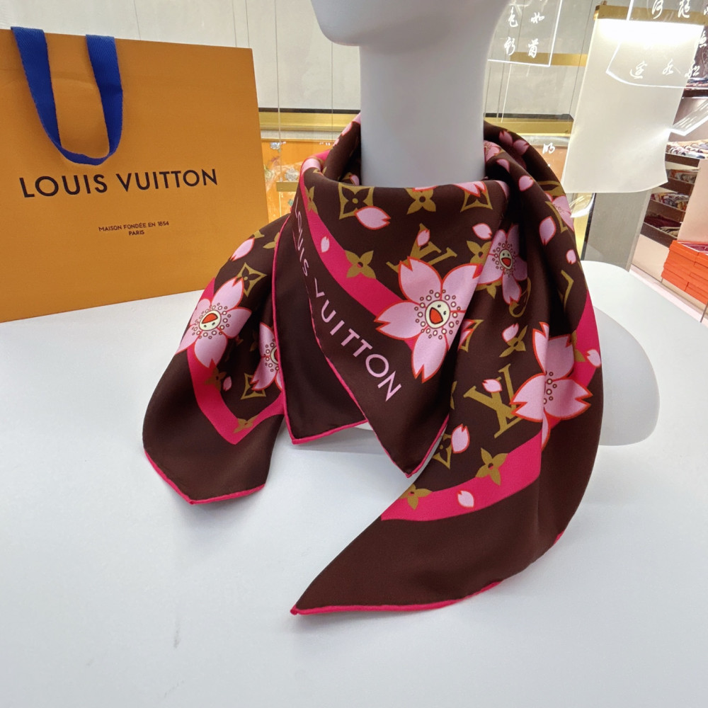 Louis Vuitton 100% Mulberry Silk 90cm Scarf!  