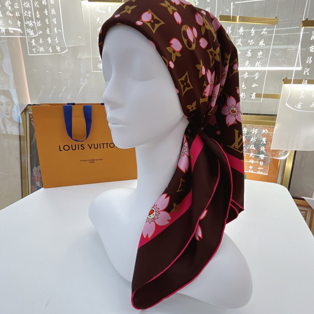 Louis Vuitton 100% Mulberry Silk 90cm Scarf!  
