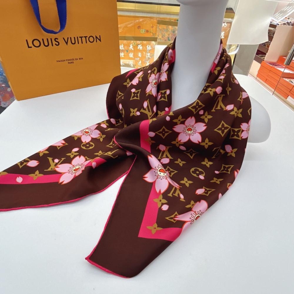 Louis Vuitton 100% Mulberry Silk 90cm Scarf!  