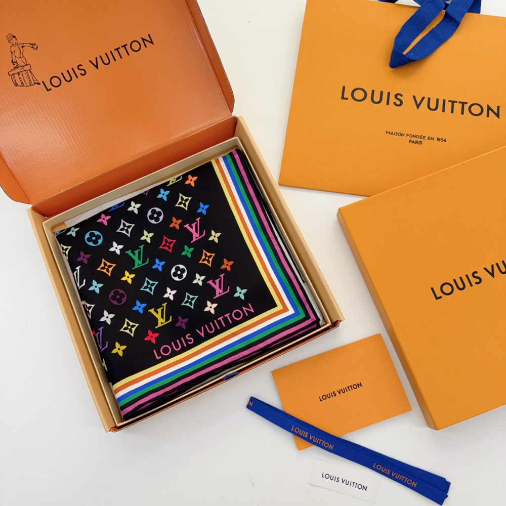 Louis Vuitton 100% Mulberry Silk 90cm Scarf!  