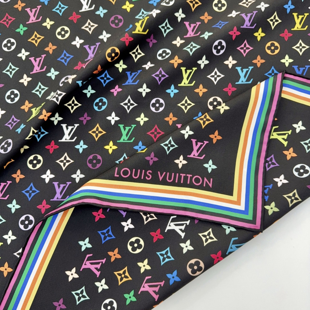 Louis Vuitton 100% Mulberry Silk 90cm Scarf!  