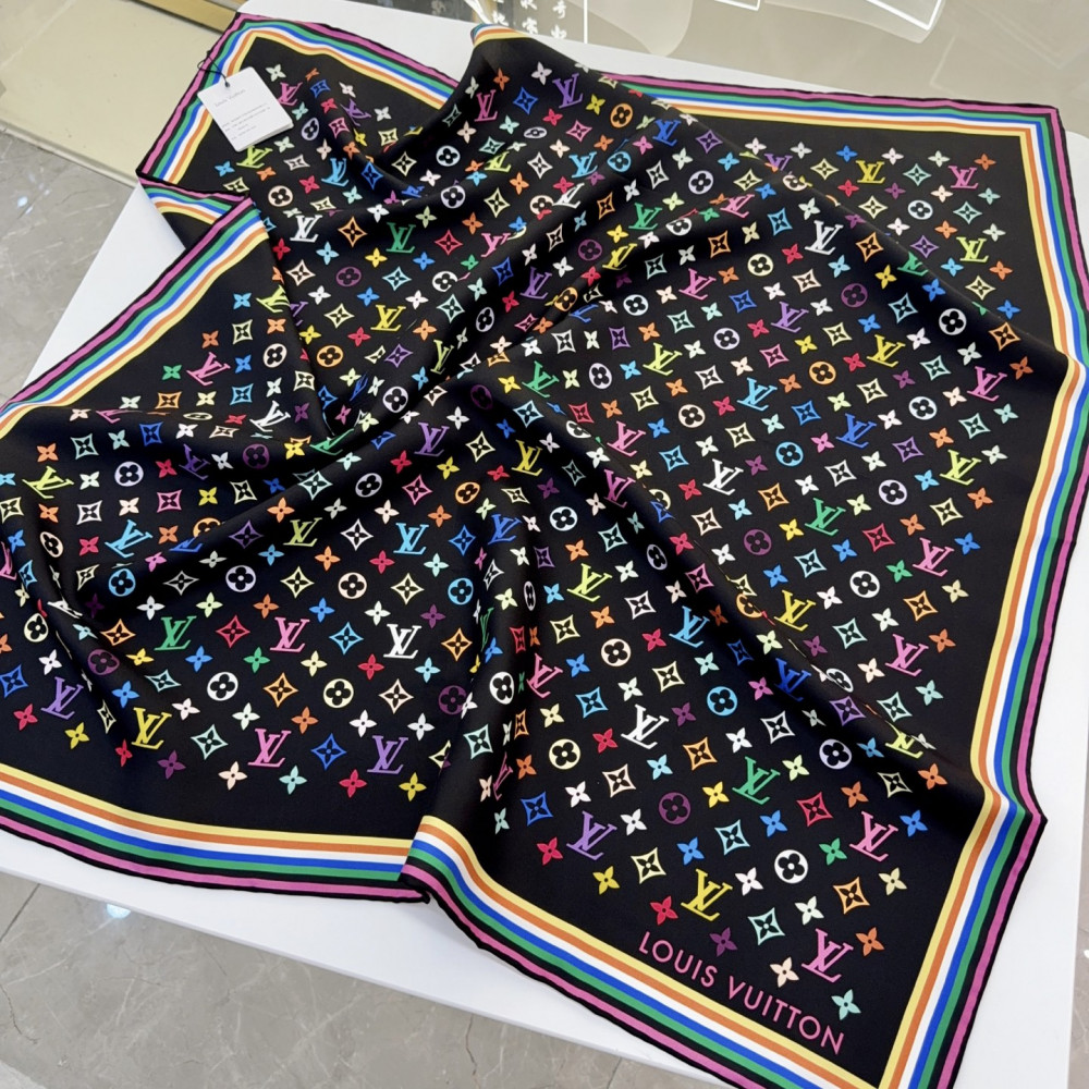 Louis Vuitton 100% Mulberry Silk 90cm Scarf!  