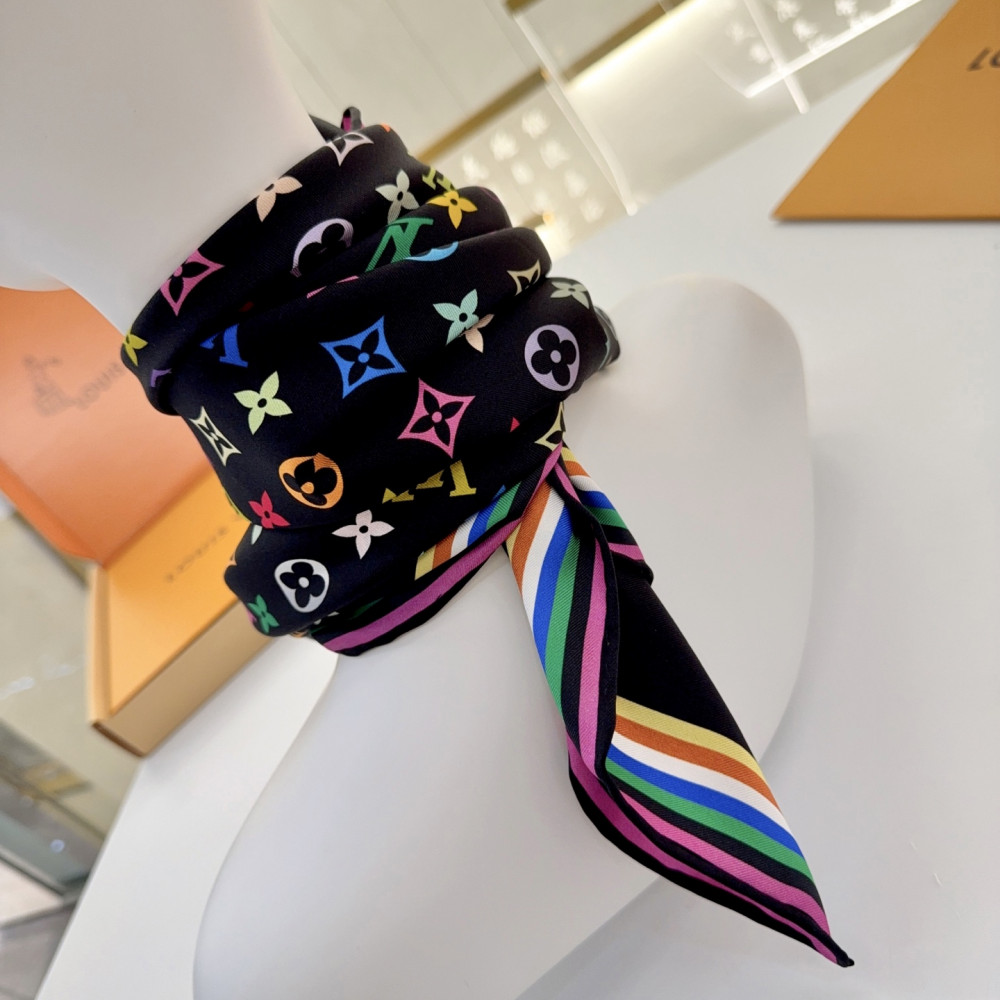 Louis Vuitton 100% Mulberry Silk 90cm Scarf!  