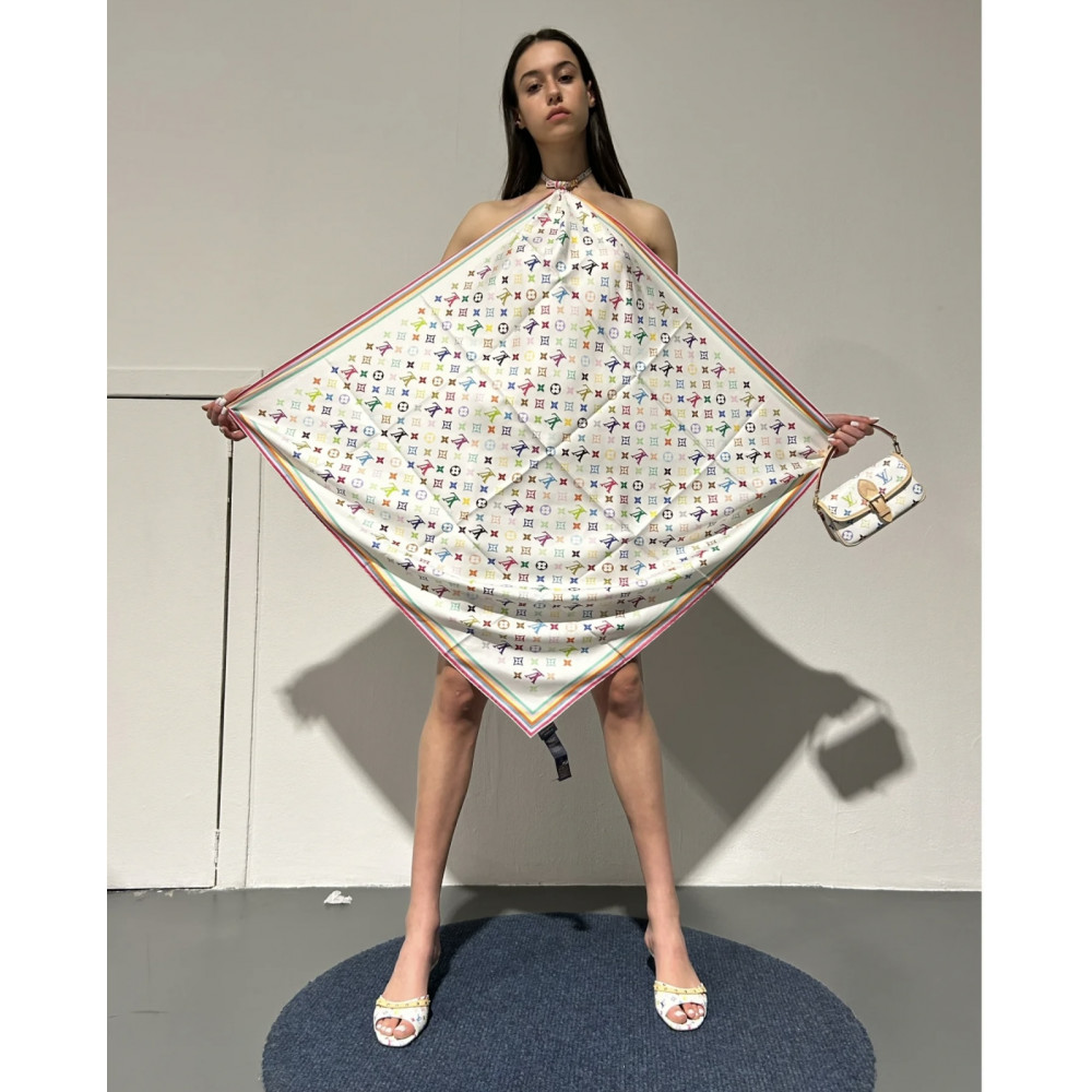 Louis Vuitton 100% Mulberry Silk 90cm Scarf!  