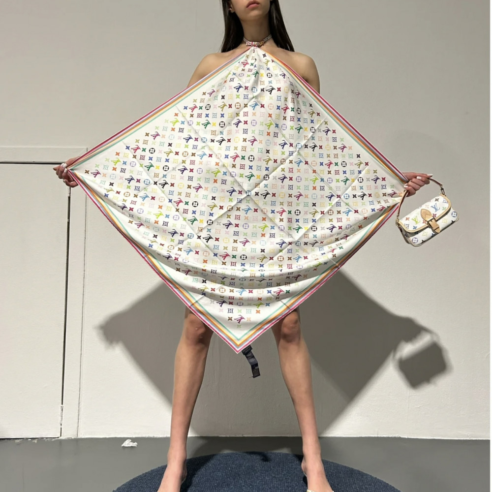 Louis Vuitton 100% Mulberry Silk 90cm Scarf!  