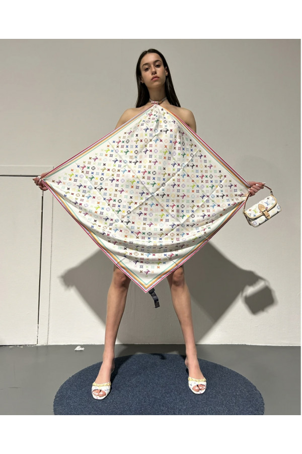 Louis Vuitton 100% Mulberry Silk 90cm Scarf!  