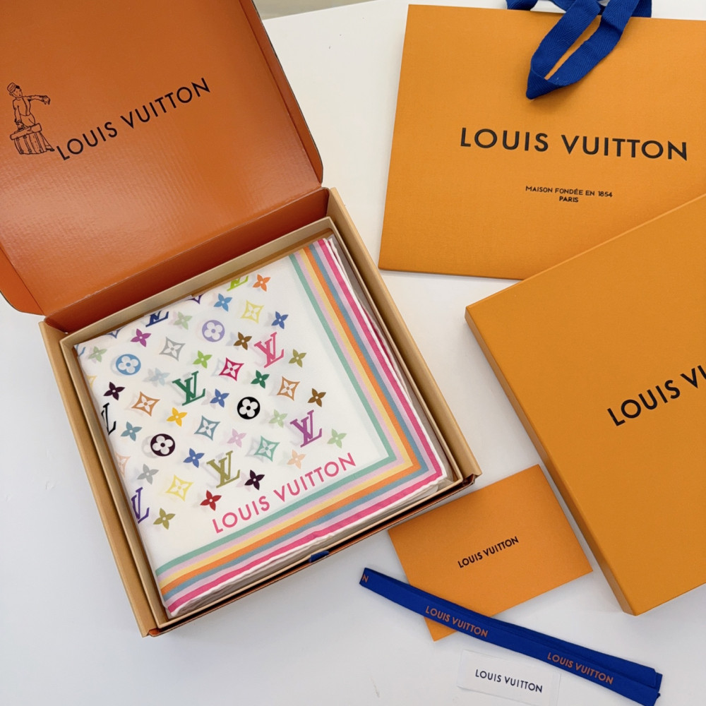 Louis Vuitton 100% Mulberry Silk 90cm Scarf!  