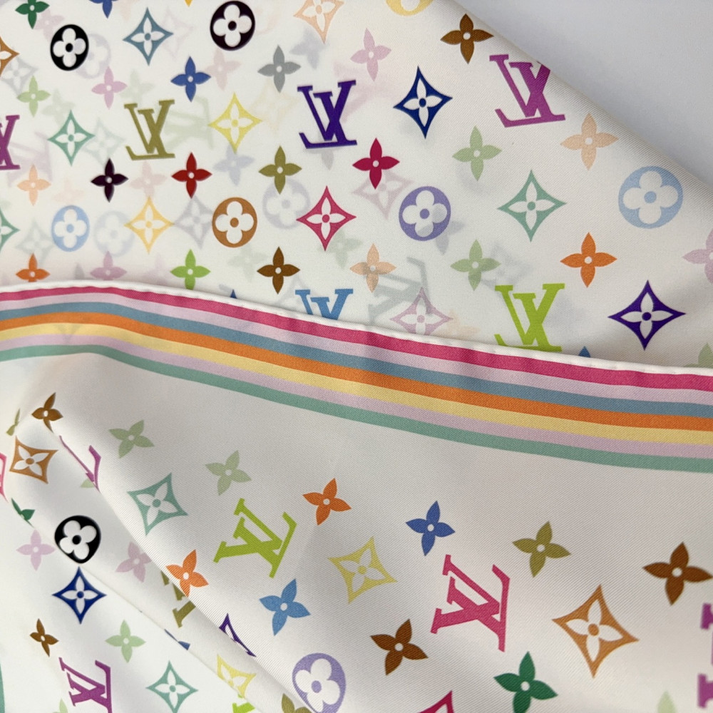 Louis Vuitton 100% Mulberry Silk 90cm Scarf!  