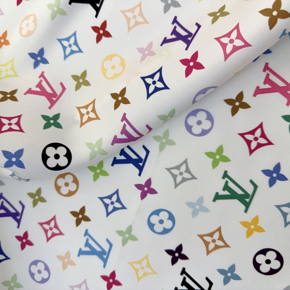 Louis Vuitton 100% Mulberry Silk 90cm Scarf!  