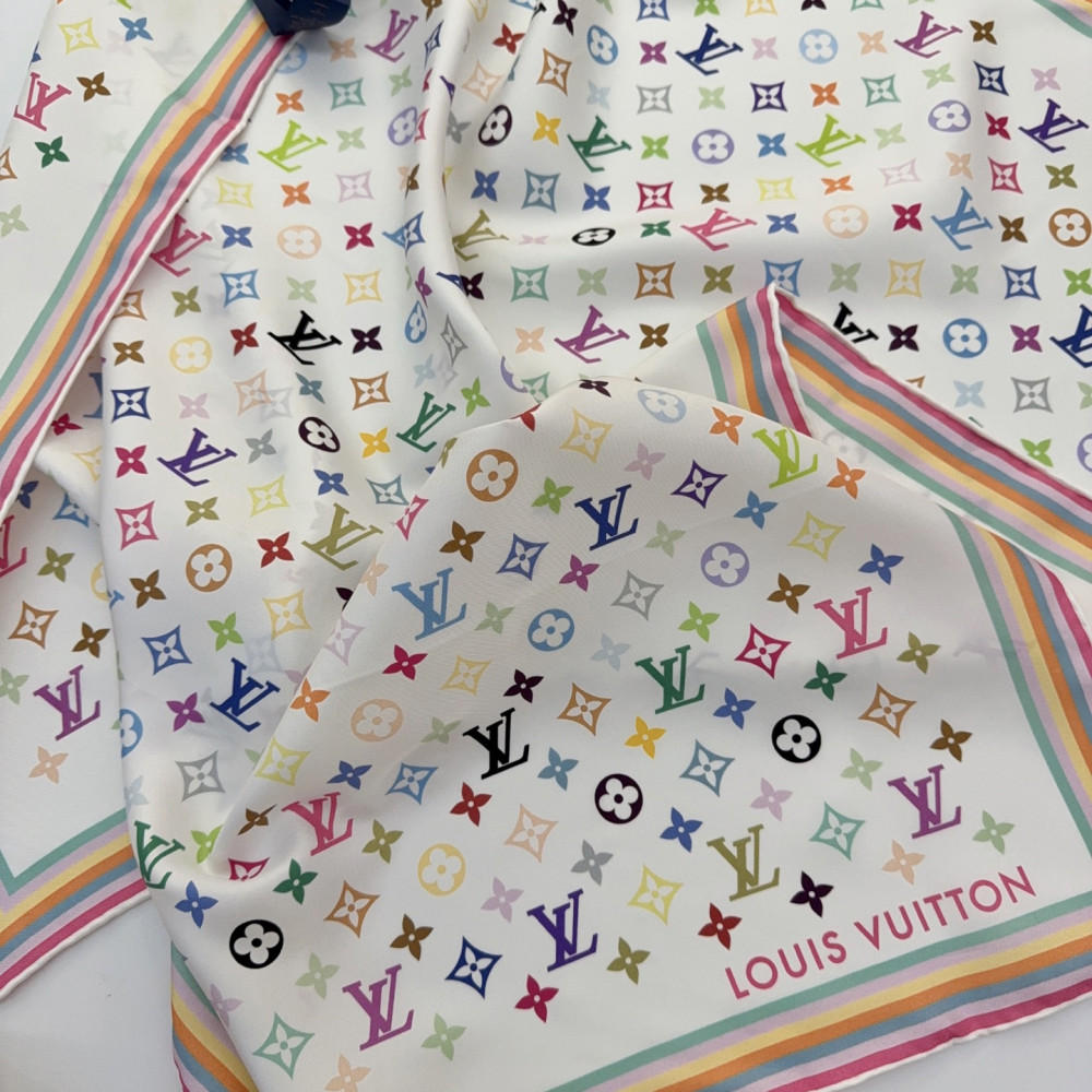 Louis Vuitton 100% Mulberry Silk 90cm Scarf!  