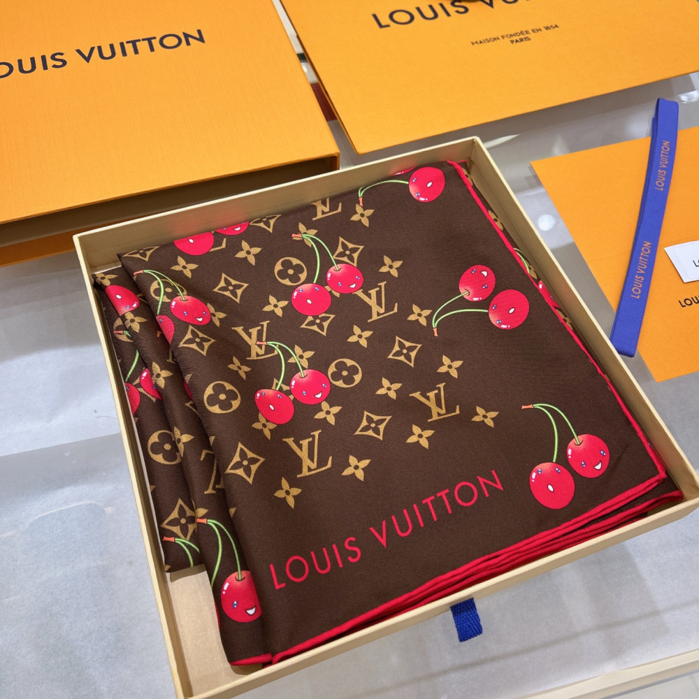 Louis Vuitton 100% Mulberry Silk 90cm Scarf!  