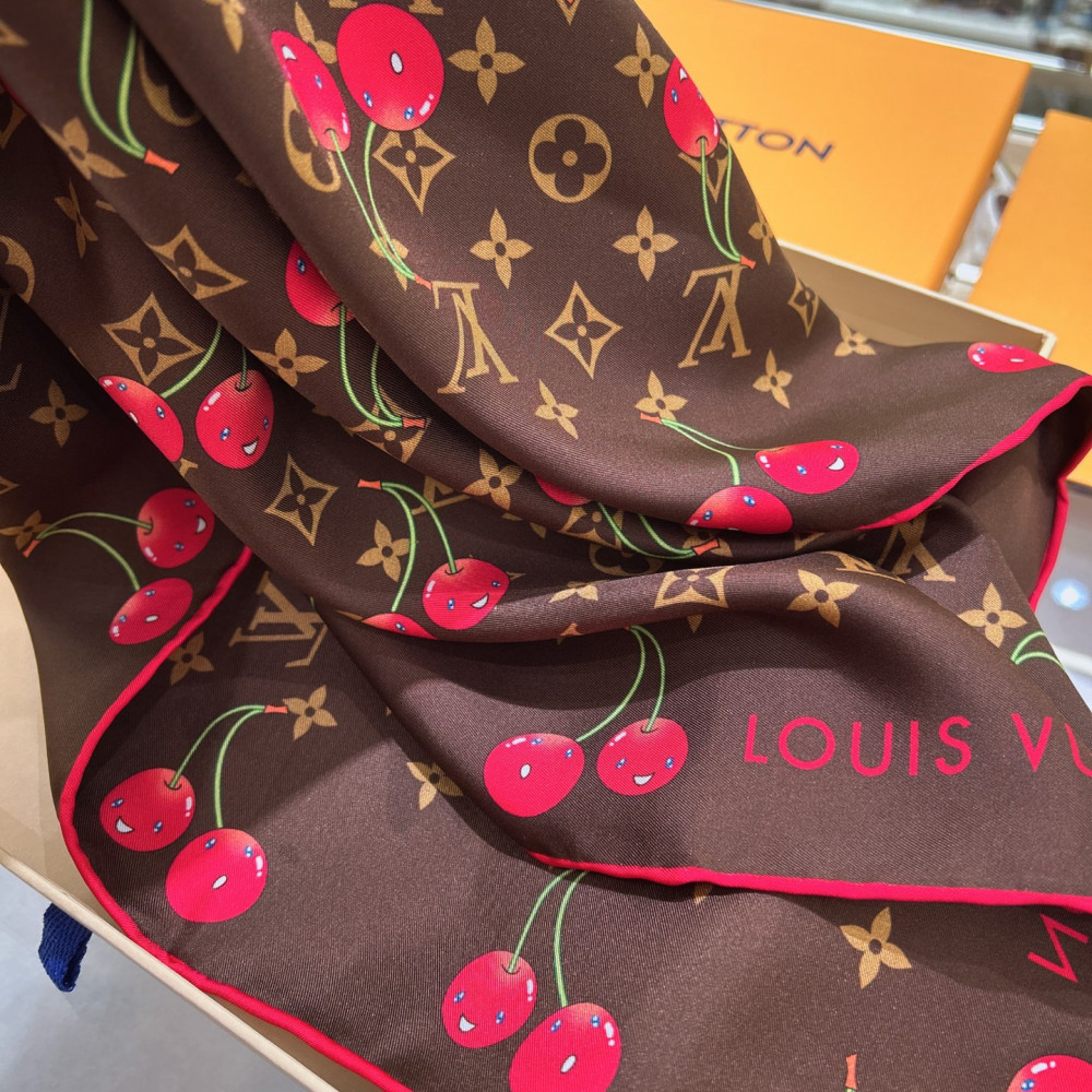 Louis Vuitton 100% Mulberry Silk 90cm Scarf!  
