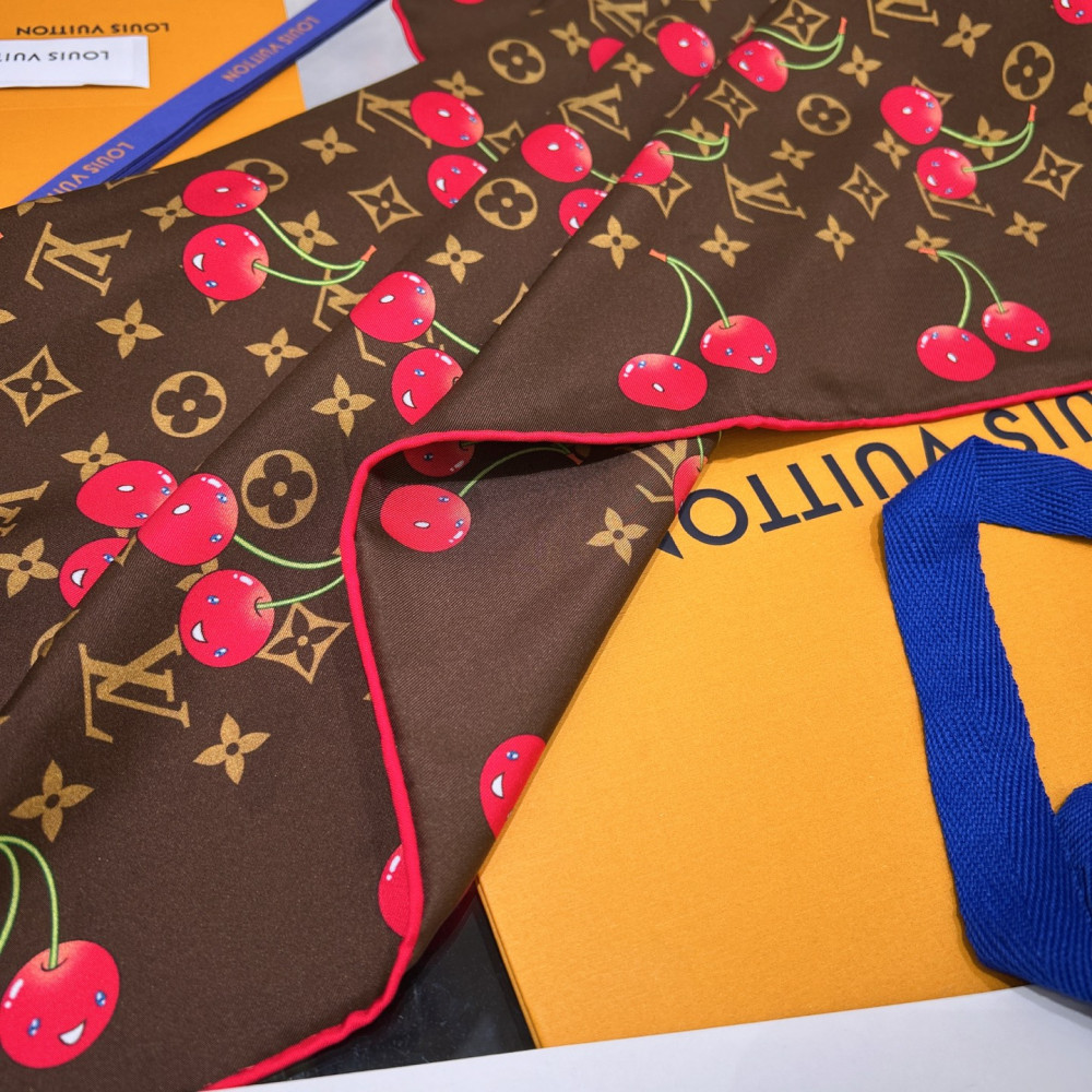 Louis Vuitton 100% Mulberry Silk 90cm Scarf!  