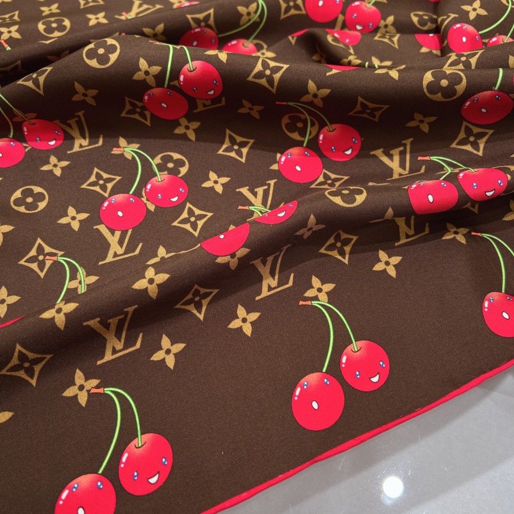Louis Vuitton 100% Mulberry Silk 90cm Scarf!  