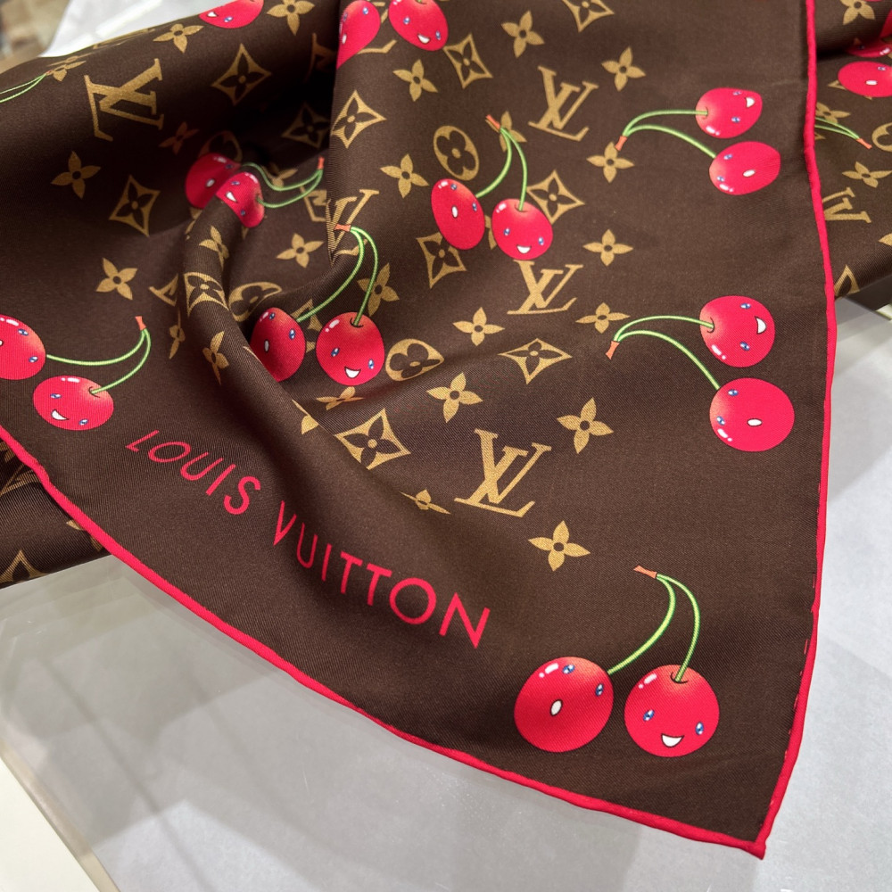 Louis Vuitton 100% Mulberry Silk 90cm Scarf!  