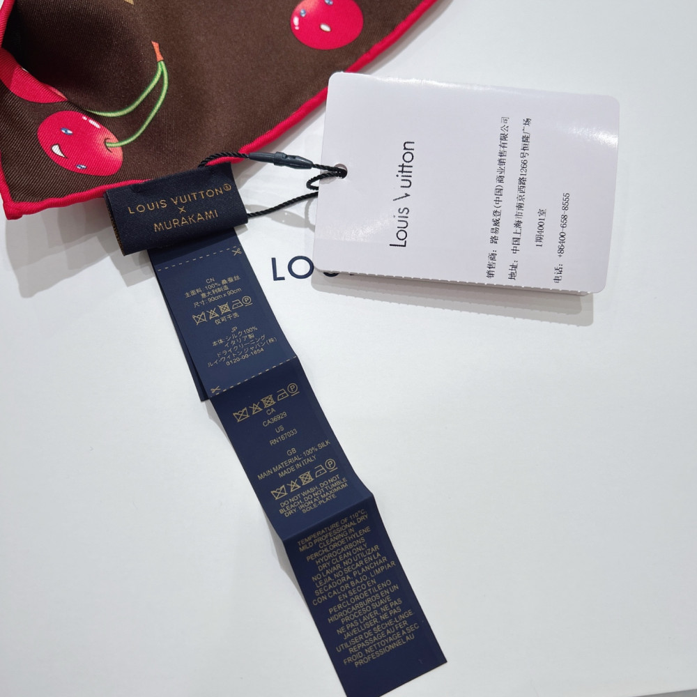 Louis Vuitton 100% Mulberry Silk 90cm Scarf!  