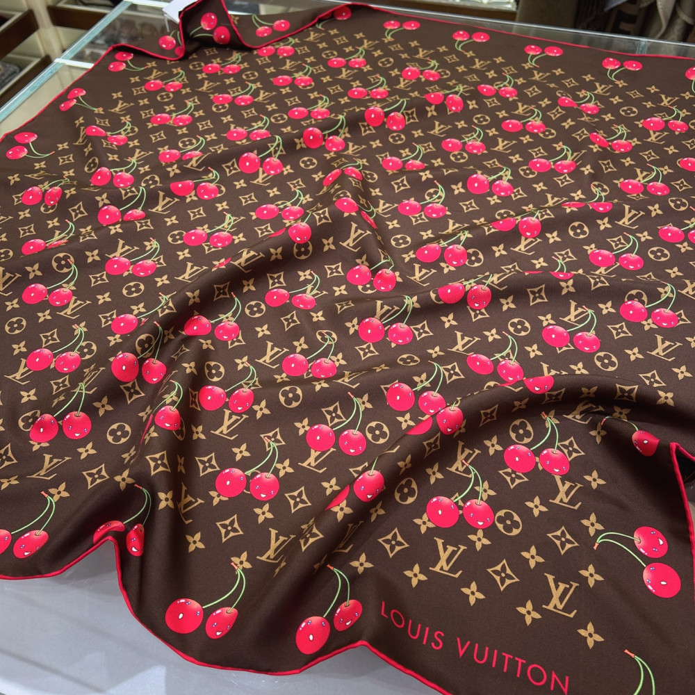 Louis Vuitton 100% Mulberry Silk 90cm Scarf!  