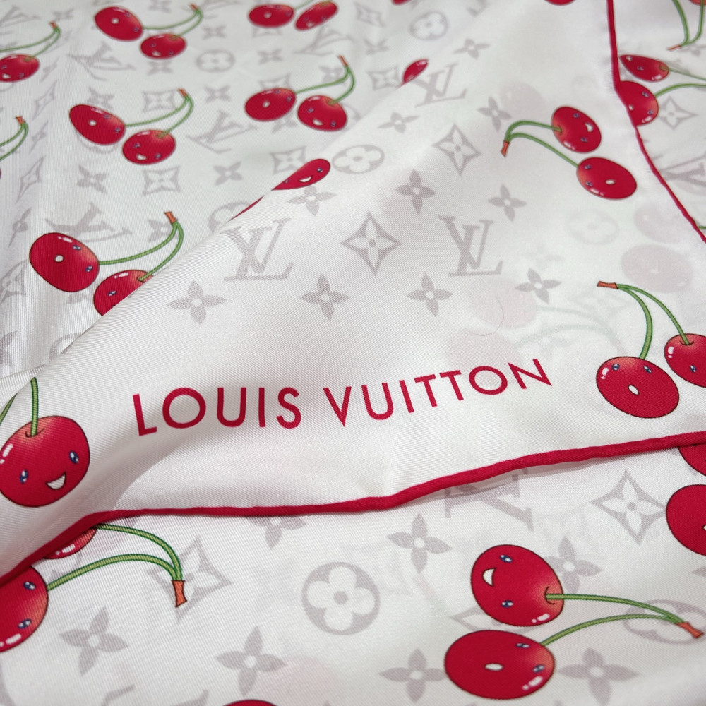 Louis Vuitton 100% Mulberry Silk 90cm Scarf!  