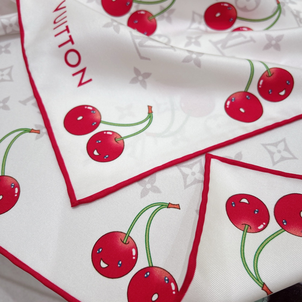 Louis Vuitton 100% Mulberry Silk 90cm Scarf!  