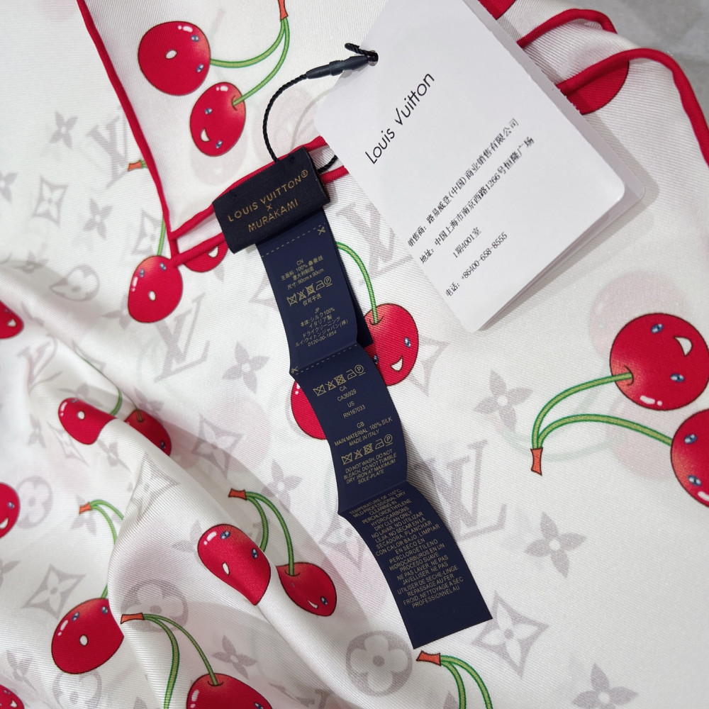 Louis Vuitton 100% Mulberry Silk 90cm Scarf!  