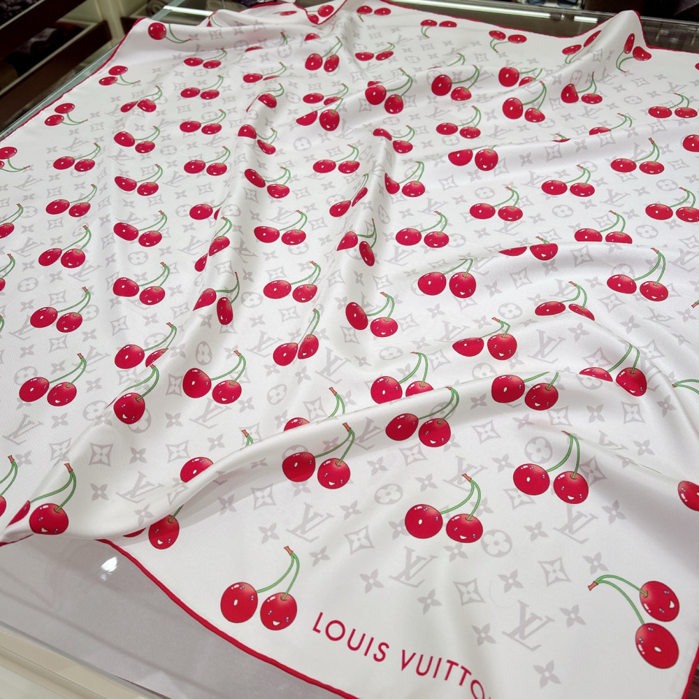 Louis Vuitton 100% Mulberry Silk 90cm Scarf!  